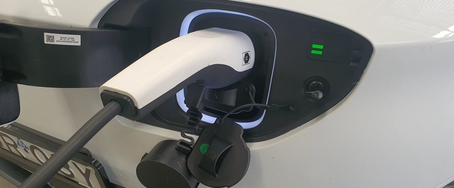 how do i charge my hyundai kona